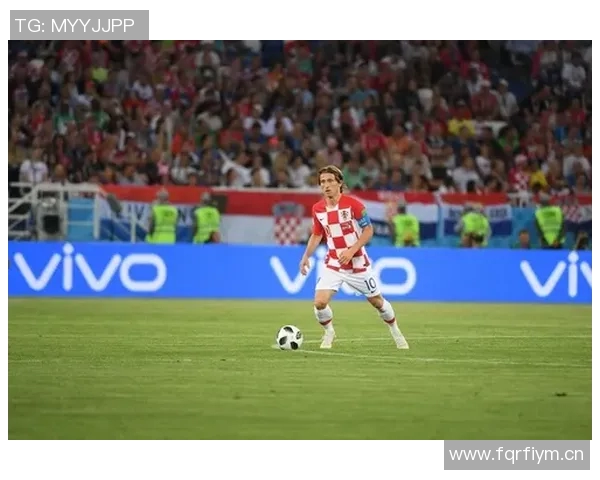 世界杯荣耀之杯：凝聚梦想与奋斗的象征之旅